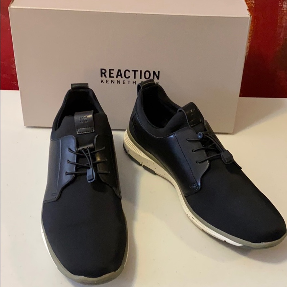 New- Kenneth Cole sneakers